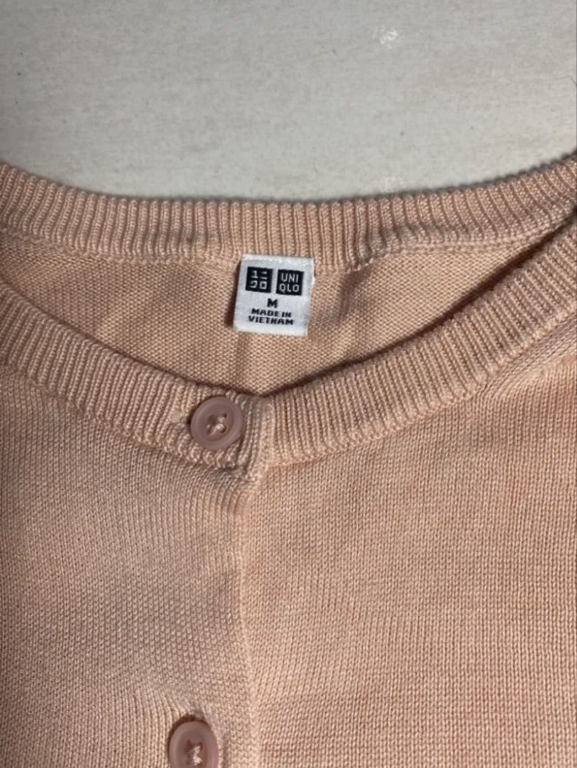 Uniqlo Cardigan - Size M (Category: Coats, Jackets and Outerwear) located in Rizal. Submitted by kenrick_2003 (Listing ID 1466360183, Image 3). Description: Uniqlo Cardigan Negotiable Size: Medium Measurements Length: 20 Width: 17 Condition: No issue, once lang nagamit.