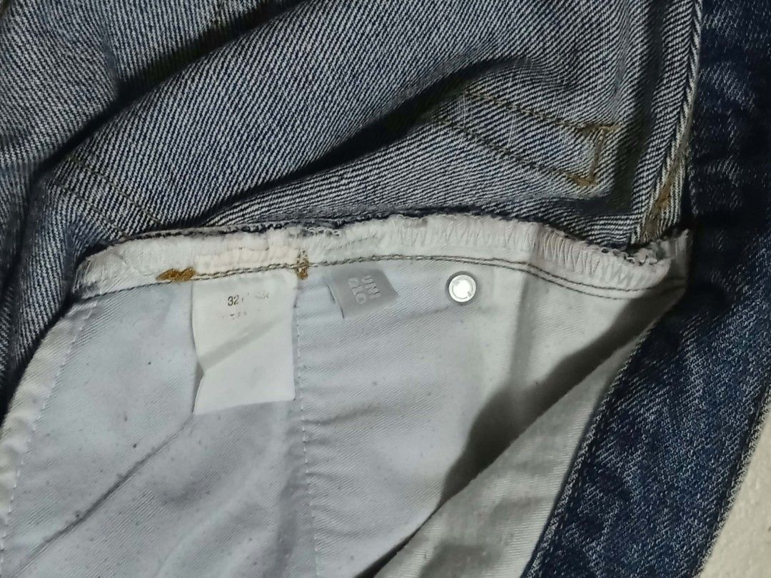 Uniqlo Denim Jeans Size 32 (Category: Jeans) located in Banga. Submitted by althrift_ (Listing ID 1466490603, Image 2). Description: - Brand: Uniqlo - Item: Denim Jeans - Color: Mid blue wash with light fading - Fit: Straight fit - Size: 32 (tag verified) length 40 hem 8 - Details: Classic five-pocket setup, button fly closure - Condition: Clean hems, solid stitching, great everyday casual staple negotiable for right price.
