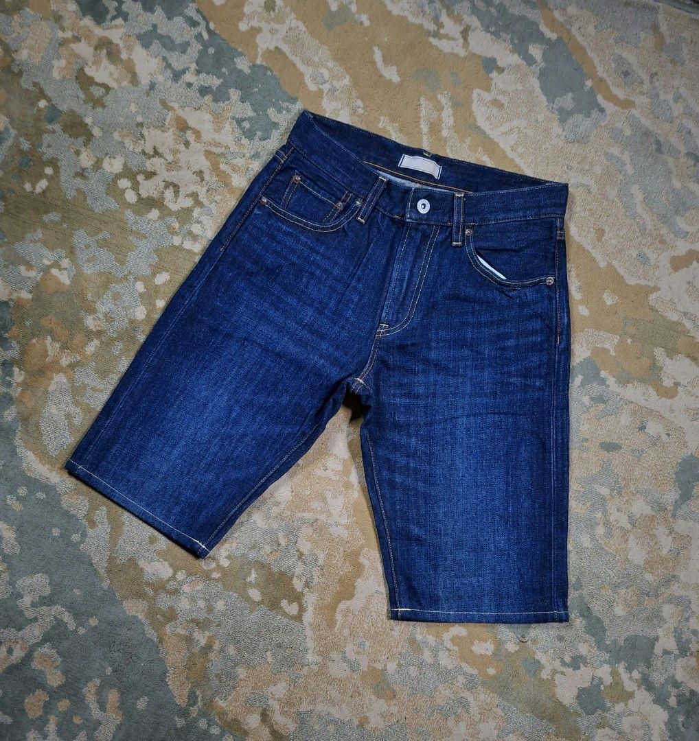 Uniqlo denim shorts (Category: Shorts) located in Tagaytay City. Submitted by joselito_acosta (Listing ID 1466535829, Image 3). Description: Uniqlo denim shorts In excellent condition No issues/ not sure if cut shorts 10/10 color rate 27 on tag Waistline: 28" Length: 22" Leg opening: 8.5" Authentic ✅ ✅ ✅ 250+shipping fee only Location: tagaytay Dm to purchase 📩 📩 📩.