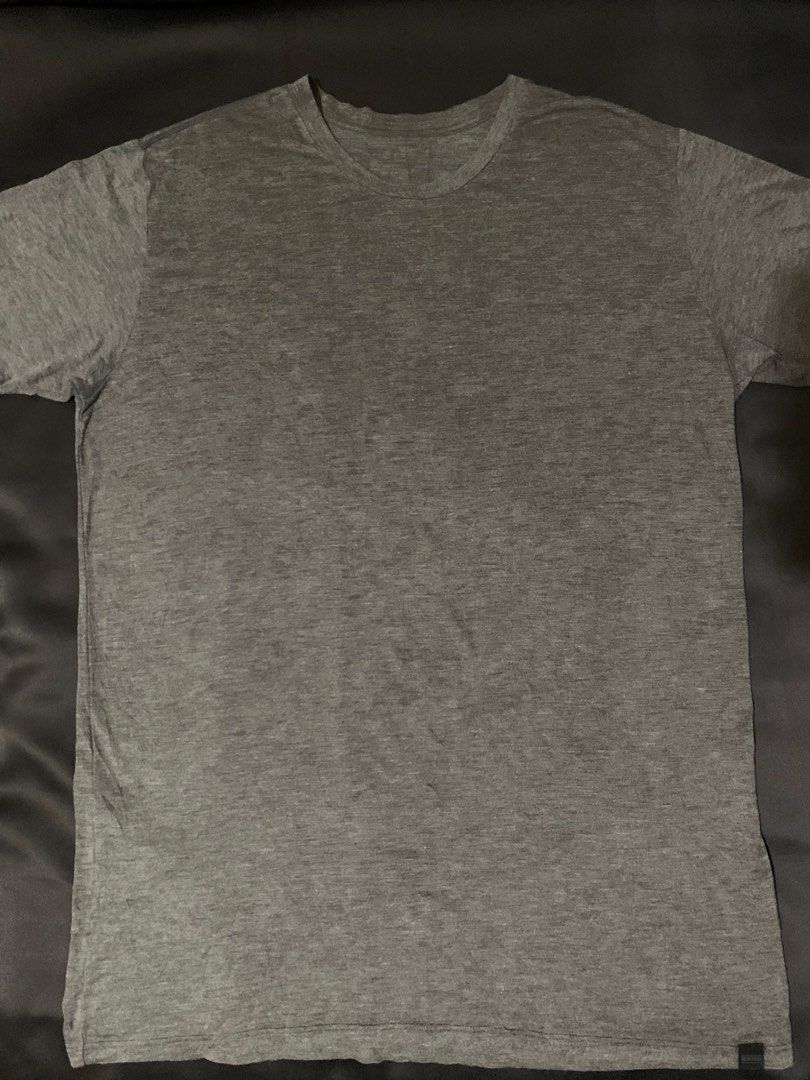 Uniqlo Heat Tech XL DarkGray (Category: Tshirts & Polo Shirts ) located in Manila. Submitted by deehumphrey (Listing ID 1466338097, Image 2). Description: Uniqlo HEAT TECH DarkGray Size XL on tag Round-neck Dimes W 22 - L 31.5.