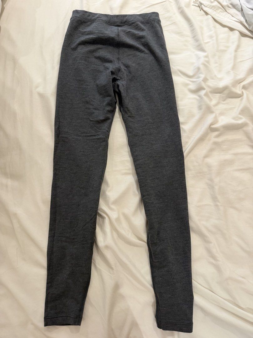 Uniqlo Heattech Extra Warm Leggings (Category: Undergarments & Loungewear) located in Quezon City. Submitted by kimberlyyu97 (Listing ID 1466398082, Image 2). Description: Gray Size S .