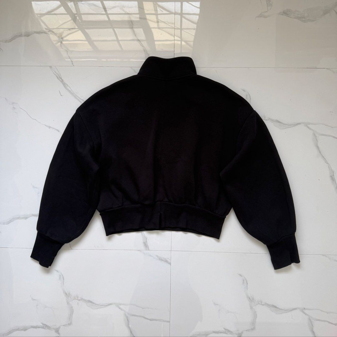 Uniqlo Heavyweight Half Zip Jacket (Category: Coats, Jackets and Outerwear) located in Santo Tomas. Submitted by the580closet (Listing ID 1466491218, Image 2). Description: - Size: Large 20.5 inches - chest 19 inches - length .
