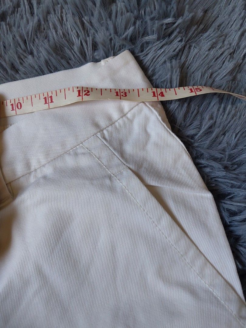 Uniqlo +J White Pants (Category: Jeans) located in Calasiao. Submitted by _annetastic_ (Listing ID 1466386277, Image 3). Description: UNIQLO WHITE PANTS | PRELOVED 🤍 ✨ Classy at madaling i-style na white pants 👖 Perfect pang-casual, office look, gala o OOTD 💫 Madaling ipares sa kahit anong top 💯 Preloved pero maayos at well-kept 🧺 Malinis at ready to wear 📌 Condition: Good condition 📏 Size: [26"-28")💰 Grab yours habang available pa!.