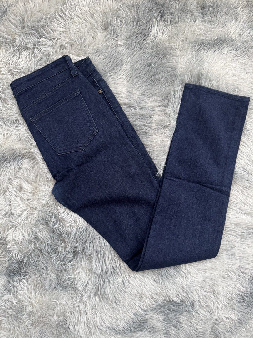 Uniqlo Jeans for her (Category: Jeans) located in Taguig. Submitted by mrwickjohn67 (Listing ID 1466453731, Image 1). Description: Like new No issue Size: (in inches) Waistline: 30-32, Length: 41, Crotch: 12.5, Hem: 6.5.