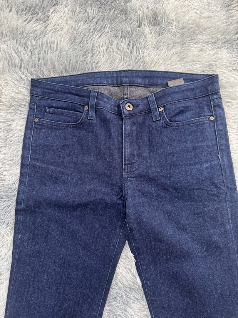Uniqlo Jeans for her (Category: Jeans) located in Taguig. Submitted by mrwickjohn67 (Listing ID 1466453731, Image 3). Description: Like new No issue Size: (in inches) Waistline: 30-32, Length: 41, Crotch: 12.5, Hem: 6.5.