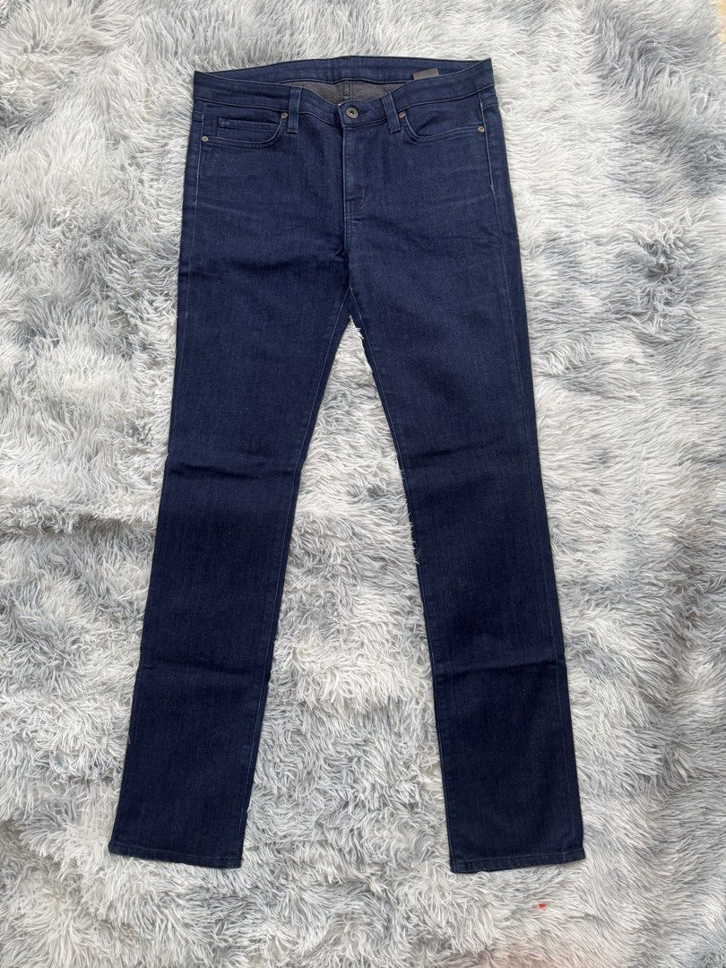 Uniqlo Jeans for her (Category: Jeans) located in Taguig. Submitted by mrwickjohn67 (Listing ID 1466453731, Image 2). Description: Like new No issue Size: (in inches) Waistline: 30-32, Length: 41, Crotch: 12.5, Hem: 6.5.