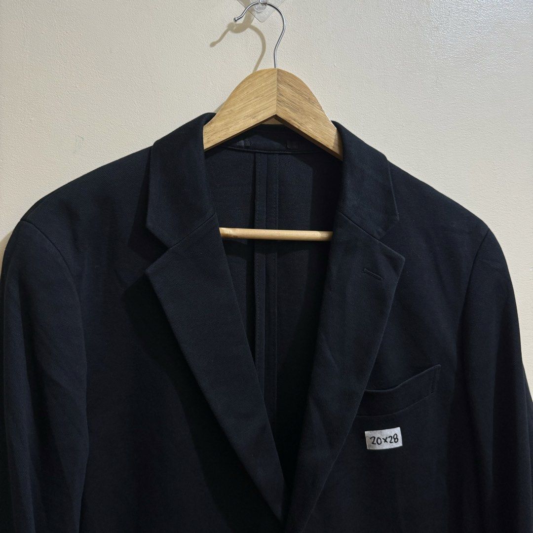 UNIQLO MEN’S COMFORT JACKET (Category: Coats, Jackets and Outerwear) located in Manila. Submitted by thrifthing_121102 (Listing ID 1466511511, Image 3). Description: UNIQLO MEN’S COMFORT JACKET •SIZE SMALL •WIDTH - 20” •LENGTH - 28” •EXCELLENT CONDITION •CUT TAGS ₱699 + SF ✅All items are in excellent to new condition. ✅Color may vary due to lighting. 📦J&T Express or Lalamove Shipping. 💸Gcash Payment. 📍Moonwalk, Paranaque City.