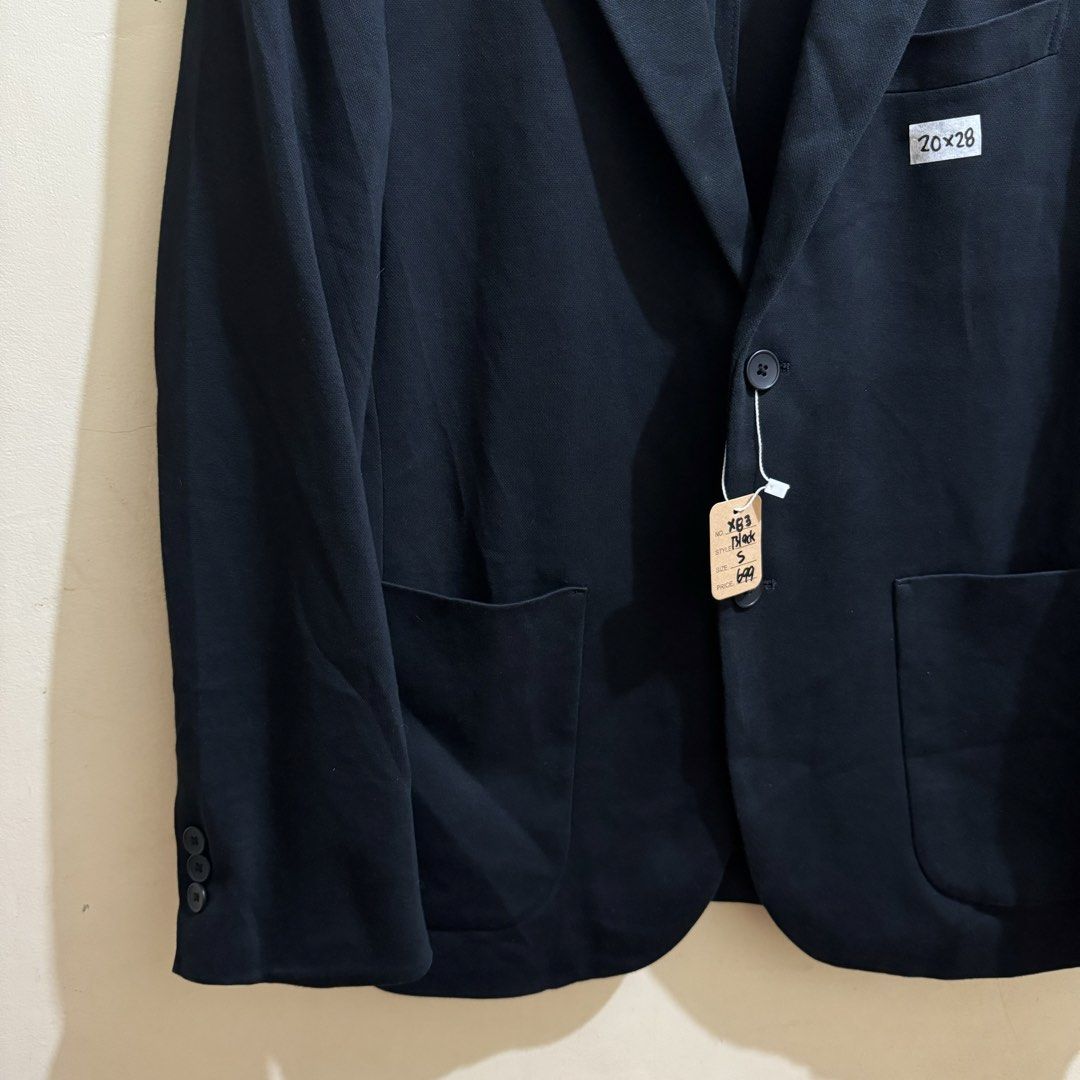 UNIQLO MEN’S COMFORT JACKET (Category: Coats, Jackets and Outerwear) located in Manila. Submitted by thrifthing_121102 (Listing ID 1466511511, Image 2). Description: UNIQLO MEN’S COMFORT JACKET •SIZE SMALL •WIDTH - 20” •LENGTH - 28” •EXCELLENT CONDITION •CUT TAGS ₱699 + SF ✅All items are in excellent to new condition. ✅Color may vary due to lighting. 📦J&T Express or Lalamove Shipping. 💸Gcash Payment. 📍Moonwalk, Paranaque City.