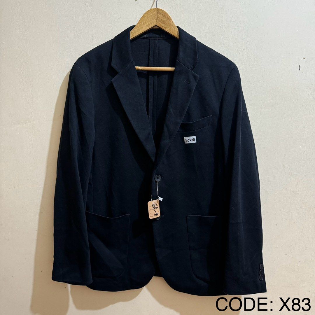 UNIQLO MEN’S COMFORT JACKET (Category: Coats, Jackets and Outerwear) located in Manila. Submitted by thrifthing_121102 (Listing ID 1466511511, Image 1). Description: UNIQLO MEN’S COMFORT JACKET •SIZE SMALL •WIDTH - 20” •LENGTH - 28” •EXCELLENT CONDITION •CUT TAGS ₱699 + SF ✅All items are in excellent to new condition. ✅Color may vary due to lighting. 📦J&T Express or Lalamove Shipping. 💸Gcash Payment. 📍Moonwalk, Paranaque City.