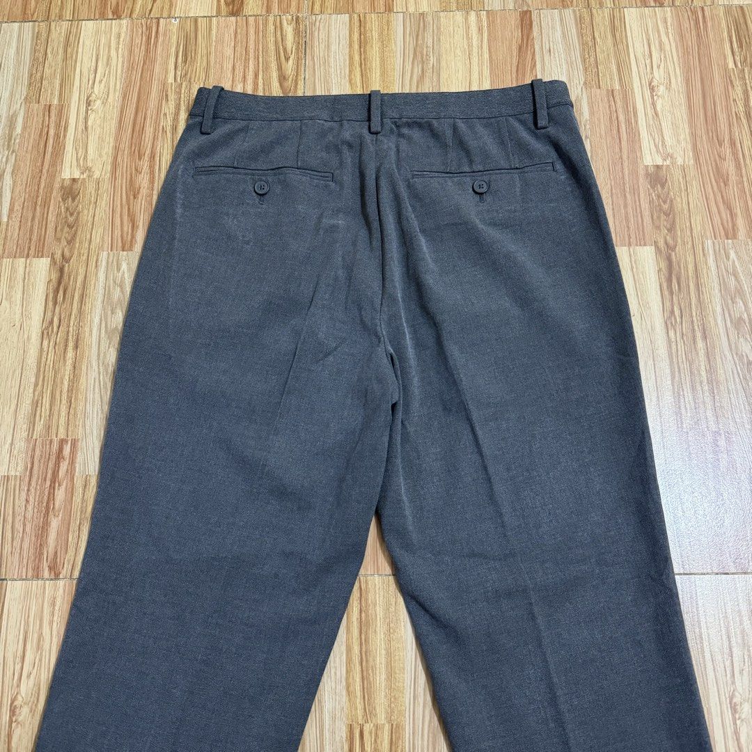 UNIQLO MEN’S EZY ANKLE PANTS (Category: Trousers) located in Manila. Submitted by thrifthing_121102 (Listing ID 1466499583, Image 3). Description: UNIQLO MEN’S EZY ANKLE PANTS •SIZE MEDIUM •WAIST - 30-32” •LENGTH - 36” •HEM - 7” •EXCELLENT CONDITION •NO ISSUES ₱599 + SF ✅All items are in excellent to new condition. ✅Color may vary due to lighting. 📦J&T Express or Lalamove Shipping. 💸Gcash Payment. 📍Moonwalk, Paranaque City.