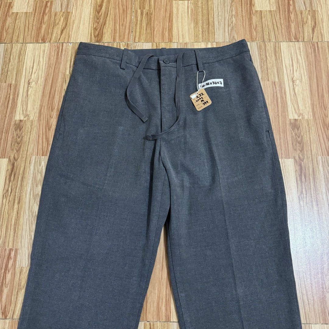 UNIQLO MEN’S EZY ANKLE PANTS (Category: Trousers) located in Manila. Submitted by thrifthing_121102 (Listing ID 1466499583, Image 2). Description: UNIQLO MEN’S EZY ANKLE PANTS •SIZE MEDIUM •WAIST - 30-32” •LENGTH - 36” •HEM - 7” •EXCELLENT CONDITION •NO ISSUES ₱599 + SF ✅All items are in excellent to new condition. ✅Color may vary due to lighting. 📦J&T Express or Lalamove Shipping. 💸Gcash Payment. 📍Moonwalk, Paranaque City.