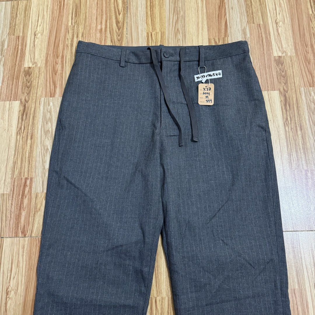 UNIQLO MEN’S EZY ANKLE PANTS (Category: Trousers) located in Manila. Submitted by thrifthing_121102 (Listing ID 1466500747, Image 2). Description: UNIQLO MEN’S EZY ANKLE PANTS •SIZE MEDIUM •WAIST - 31-33” •LENGTH - 36.5” •HEM - 7” •EXCELLENT CONDITION •NO ISSUES ₱599 + SF ✅All items are in excellent to new condition. ✅Color may vary due to lighting. 📦J&T Express or Lalamove Shipping. 💸Gcash Payment. 📍Moonwalk, Paranaque City.