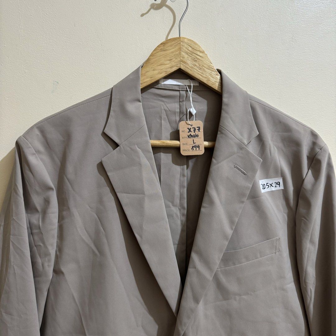UNIQLO MEN’S SLIMFIT AIRSENSE JACKET (Category: Coats, Jackets and Outerwear) located in Manila. Submitted by thrifthing_121102 (Listing ID 1466510083, Image 2). Description: UNIQLO MEN’S SLIMFIT AIRSENSE JACKET •SIZE LARGE •WIDTH - 20.5” •LENGTH - 29” •EXCELLENT CONDITION •NO ISSUES ₱899 + SF ✅All items are in excellent to new condition. ✅Color may vary due to lighting. 📦J&T Express or Lalamove Shipping. 💸Gcash Payment. 📍Moonwalk, Paranaque C