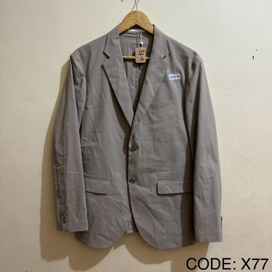 UNIQLO MEN’S SLIMFIT AIRSENSE JACKET (Category: Coats, Jackets and Outerwear) located in Manila. Submitted by thrifthing_121102 (Listing ID 1466510083, Image 1). Description: UNIQLO MEN’S SLIMFIT AIRSENSE JACKET •SIZE LARGE •WIDTH - 20.5” •LENGTH - 29” •EXCELLENT CONDITION •NO ISSUES ₱899 + SF ✅All items are in excellent to new condition. ✅Color may vary due to lighting. 📦J&T Express or Lalamove Shipping. 💸Gcash Payment. 📍Moonwalk, Paranaque C