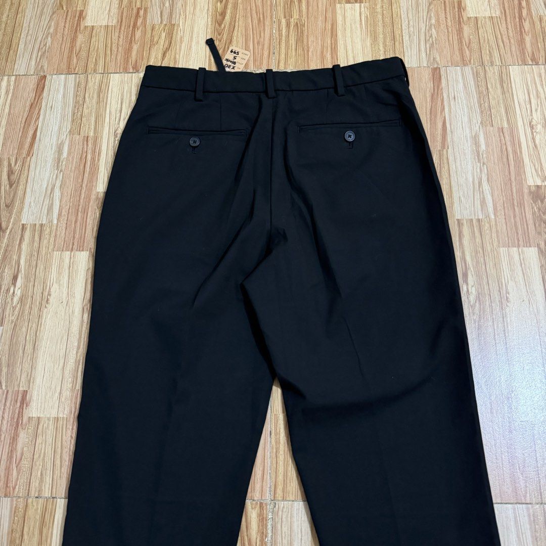 UNIQLO MEN’S SMART ANKLE PANTS (Category: Trousers) located in Manila. Submitted by thrifthing_121102 (Listing ID 1466499201, Image 3). Description: UNIQLO MEN’S SMART ANKLE PANTS •SIZE SMALL •WAIST - 30-32” •LENGTH - 35.5” •HEM - 7” •EXCELLENT CONDITION •NO ISSUES ₱599 + SF ✅All items are in excellent to new condition. ✅Color may vary due to lighting. 📦J&T Express or Lalamove Shipping. 💸Gcash Payment. 📍Moonwalk, Paranaque City.