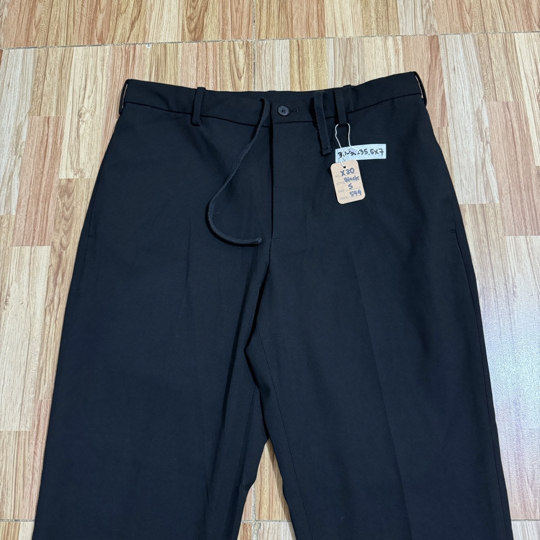UNIQLO MEN’S SMART ANKLE PANTS (Category: Trousers) located in Manila. Submitted by thrifthing_121102 (Listing ID 1466499201, Image 2). Description: UNIQLO MEN’S SMART ANKLE PANTS •SIZE SMALL •WAIST - 30-32” •LENGTH - 35.5” •HEM - 7” •EXCELLENT CONDITION •NO ISSUES ₱599 + SF ✅All items are in excellent to new condition. ✅Color may vary due to lighting. 📦J&T Express or Lalamove Shipping. 💸Gcash Payment. 📍Moonwalk, Paranaque City.