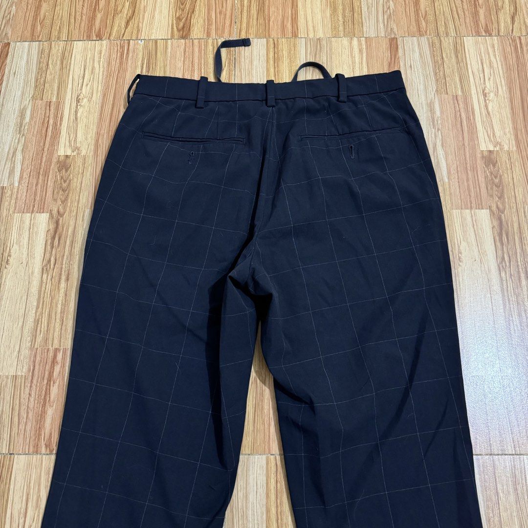 UNIQLO MEN’S SMART ANKLE PANTS (Category: Trousers) located in Manila. Submitted by thrifthing_121102 (Listing ID 1466500994, Image 3). Description: UNIQLO MEN’S SMART ANKLE PANTS •SIZE SMALL •WAIST - 30-31” •LENGTH - 36” •HEM - 7” •EXCELLENT CONDITION •NO ISSUES ₱599 + SF ✅All items are in excellent to new condition. ✅Color may vary due to lighting. 📦J&T Express or Lalamove Shipping. 💸Gcash Payment. 📍Moonwalk, Paranaque City.