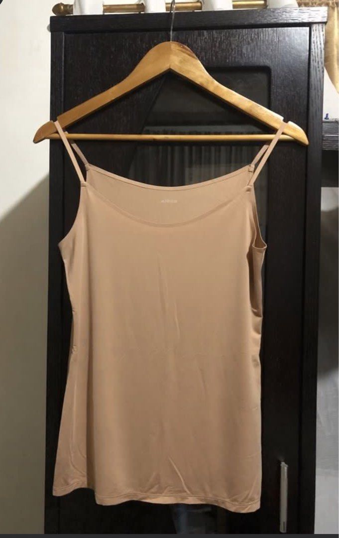 UNIQLO SET for 559 LARGE (Category: Undergarments & Loungewear) located in Calapan. Submitted by shakalak2 (Listing ID 1466356524, Image 3). Description: BRA -NWOT Dinamapalitan at na. Cut na ang tag cami -excellent condo 📍Final Price📍.