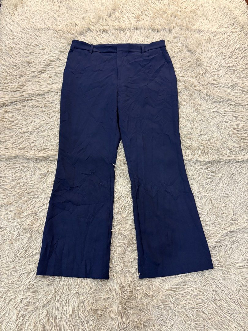 Uniqlo Smart Flare (Category: Other Bottoms) located in Mabalacat. Submitted by uniqllojane_17 (Listing ID 1466384952, Image 2). Description: Size XL 34-36" 38" .