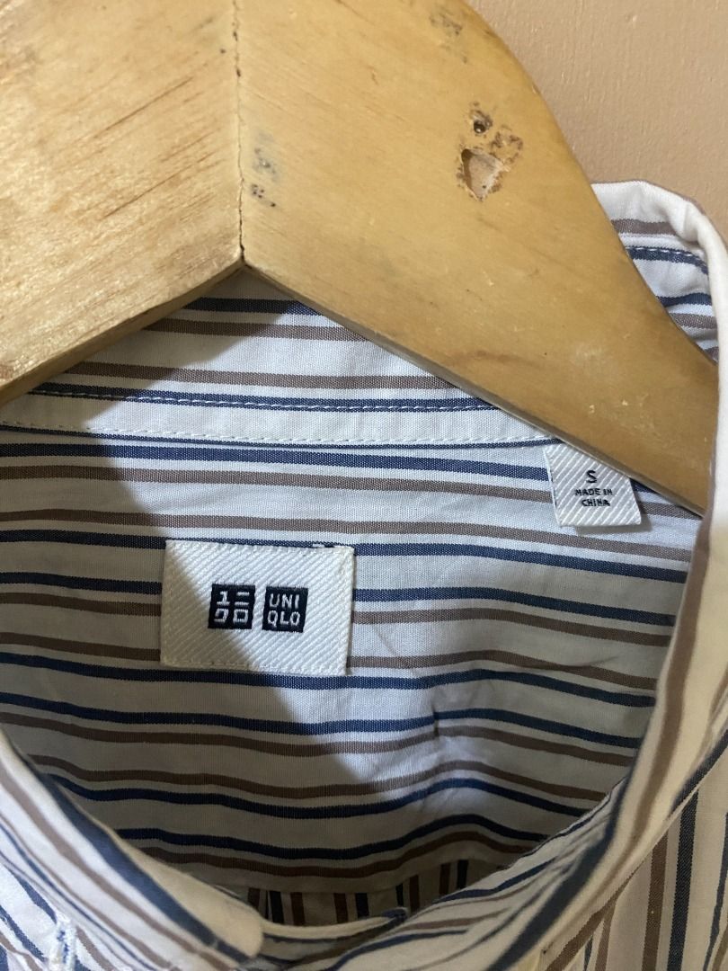 Uniqlo Striped Button Down Long Sleeves (Category: Tshirts & Polo Shirts ) located in Cadiz. Submitted by davidspothead (Listing ID 1466349174, Image 2). Description: Small on tag Width 19" Length 27.5" Good as new.