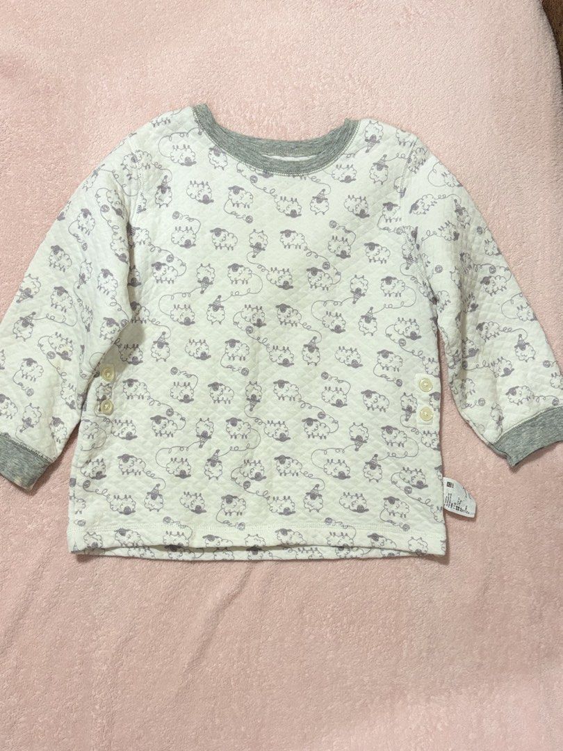UNIQLO Toddler Quilted Top (Category: Babies & Kids Fashion) located in Quezon City. Submitted by closettreasure123 (Listing ID 1466485792, Image 1). Description: 3-4yrs old Bleach stain on the hand part but unnoticeable .