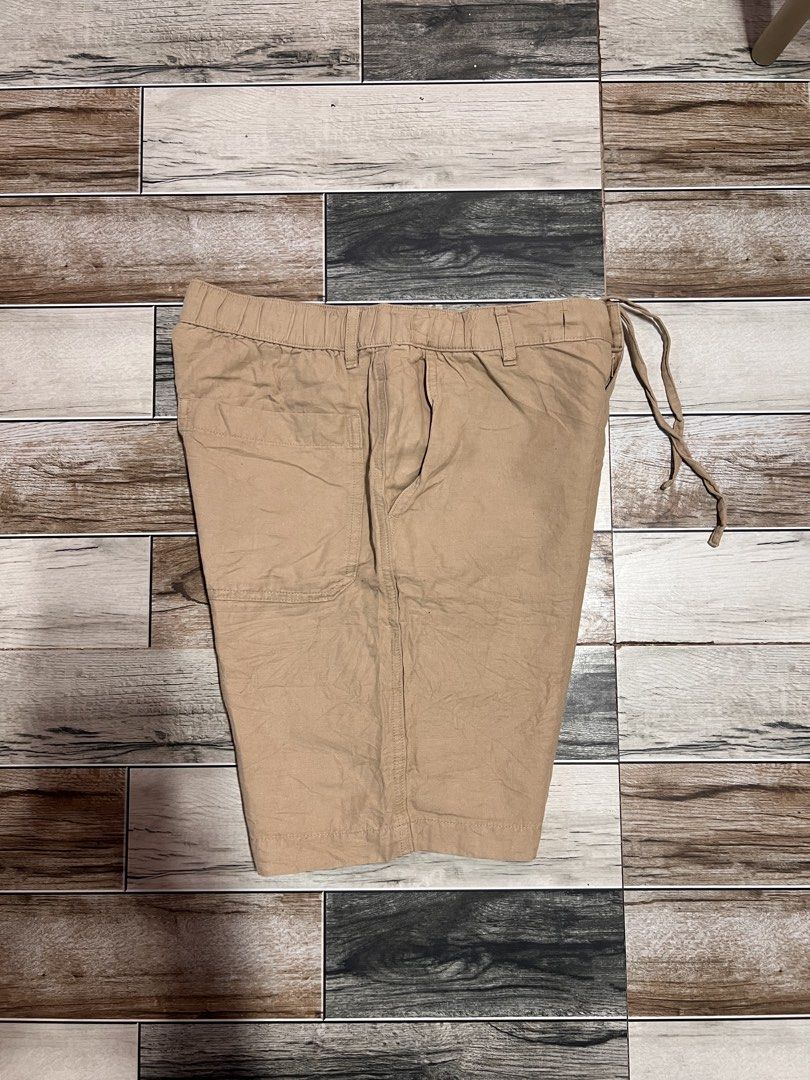 Uniqlo walkshorts (Category: Shorts) located in Silay City. Submitted by jeffreyxsummer (Listing ID 1466459997, Image 1). Description: See photo for more details.