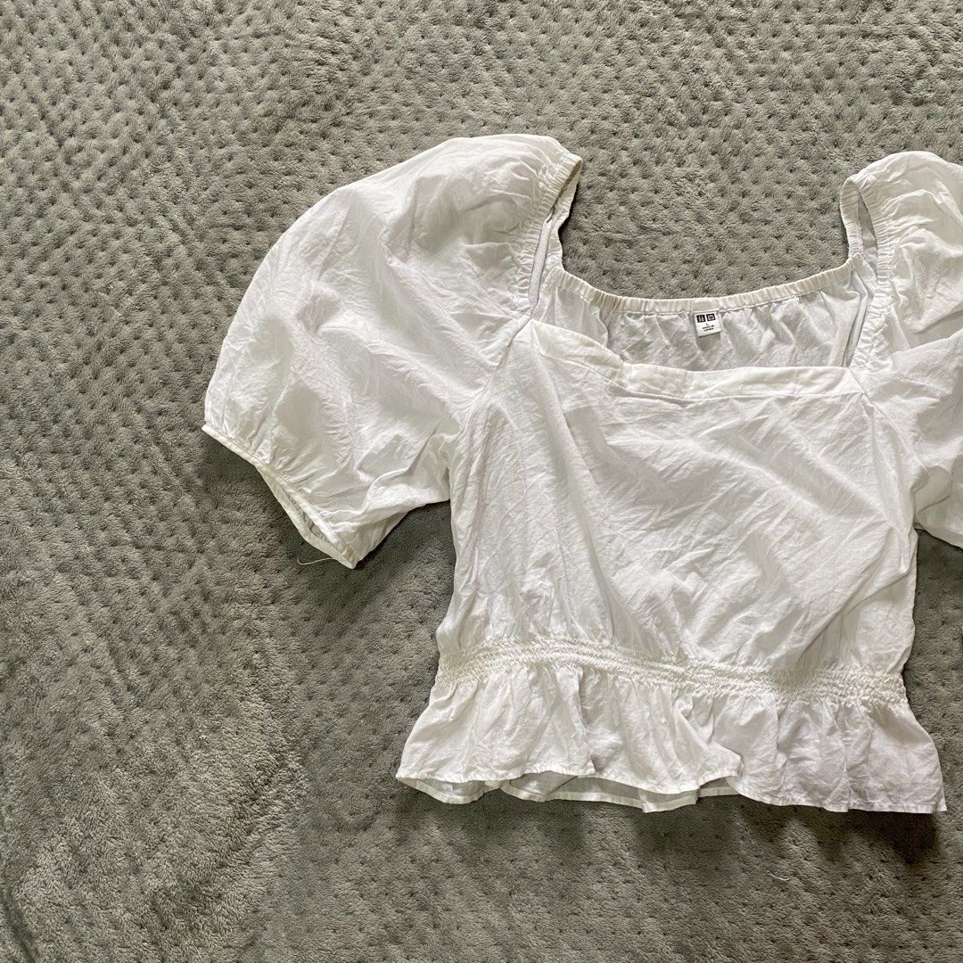 Uniqlo white top (Category: Blouses) located in Ajuy. Submitted by savvyclassics (Listing ID 1466353439, Image 2). Description: .