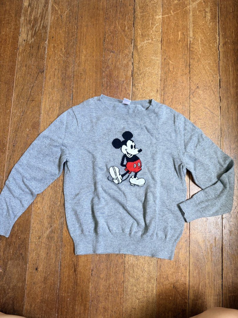 Uniqlo x Disney Sweater (Category: Babies & Kids Fashion) located in Paranaque City. Submitted by sweetiesarah01 (Listing ID 1466386988, Image 1). Description: Unqlo size 120 Used once.