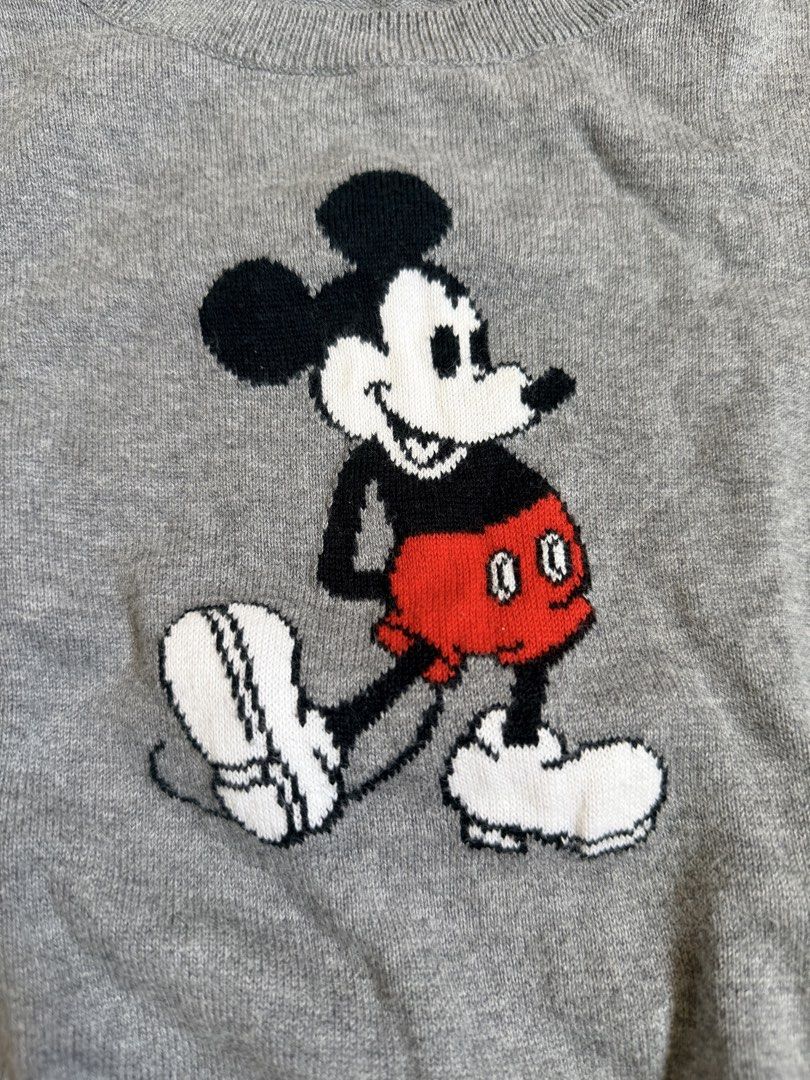 Uniqlo x Disney Sweater (Category: Babies & Kids Fashion) located in Paranaque City. Submitted by sweetiesarah01 (Listing ID 1466386988, Image 2). Description: Unqlo size 120 Used once.