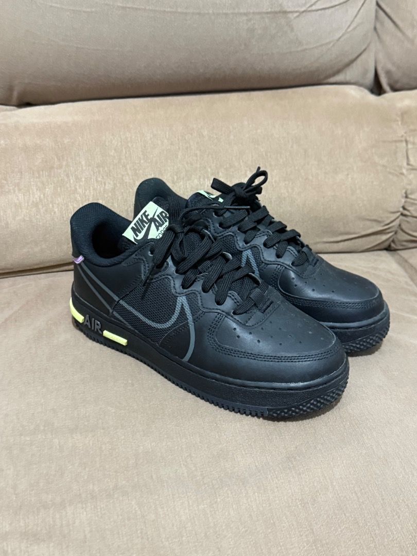 Unisex NIKE AIR (Category: Casual Shoes) located in Mandaluyong City. Submitted by aizhaaya15295 (Listing ID 1466424465, Image 2). Description: Nike air like new Dalawang beses lang nagamit Pwd sa lalaki pwd sa babae 7.5 size .