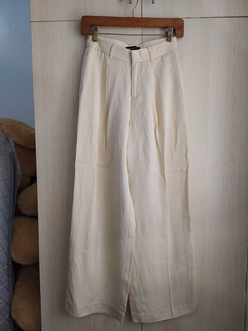 URBAN REVIVO Pants (Category: Other Bottoms) located in Bacoor. Submitted by lieze (Listing ID 1466446252, Image 2). Description: high waist fit 25-26 waistline in pastel yellow color.