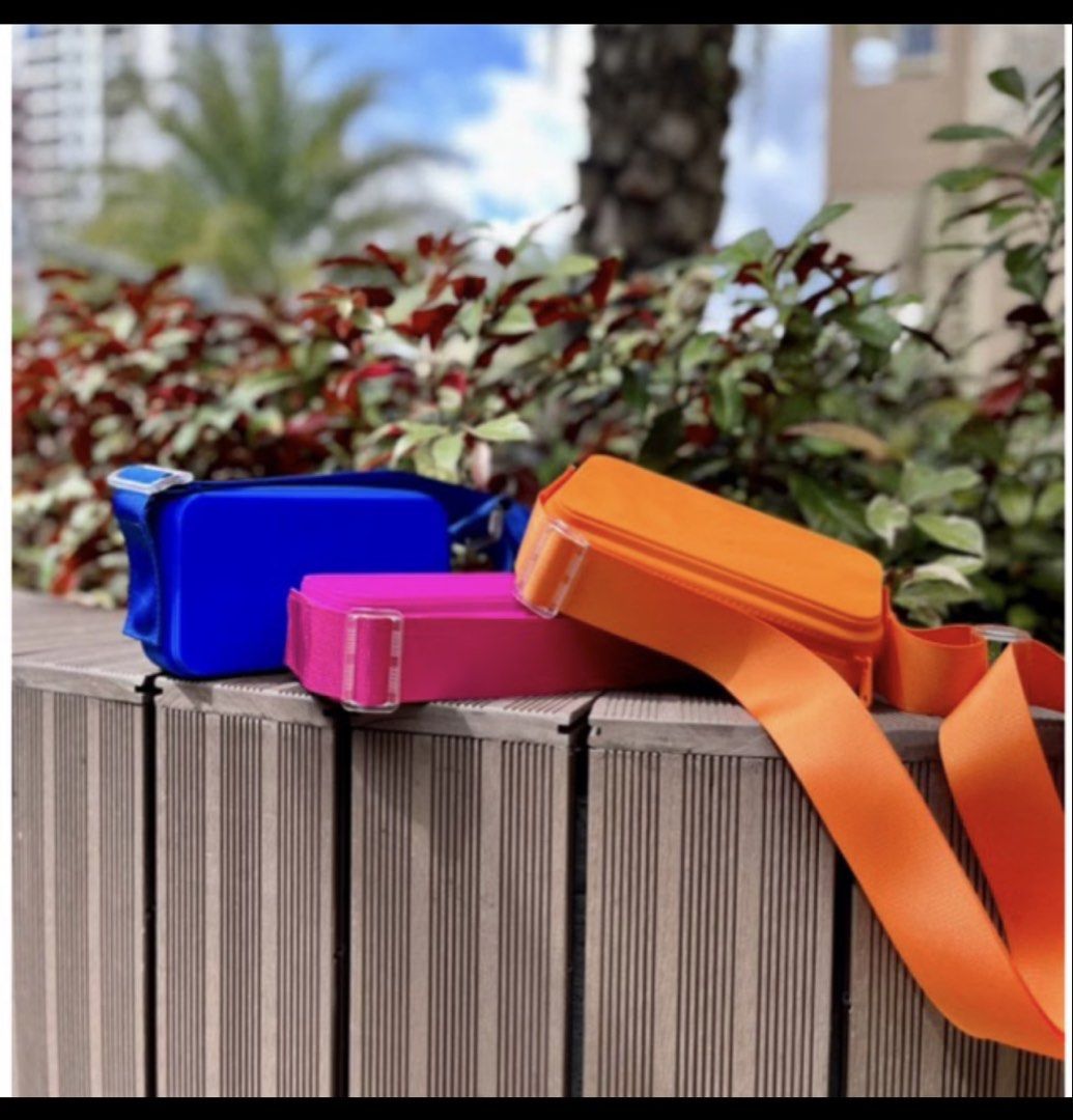 UV ESSENTIALS SWING SILICONE BAG (Category: Cross-body Bags) located in Cavite. Submitted by abadsarah (Listing ID 1466415552, Image 3). Description: Made of durable and 100% food grade silicone material resistant to water and stain. D Squash, fold, or twist it - the Swing Bags will always bounce back to its original shape. Shoulder straps are made of high quality nylon and fastened with clear buckle adjusters for that ultra chic vibe. Wear it cr