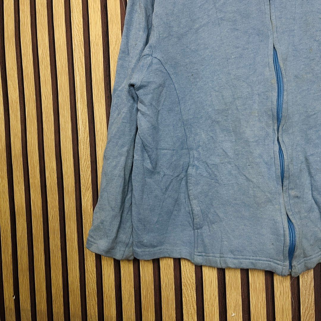 VAN BLUE LARGE 24x24 (Category: Coats, Jackets and Outerwear) located in Dasmarinas. Submitted by yg_supplies (Listing ID 1466412878, Image 2). Description: VAN BLUE LARGE 24x24.