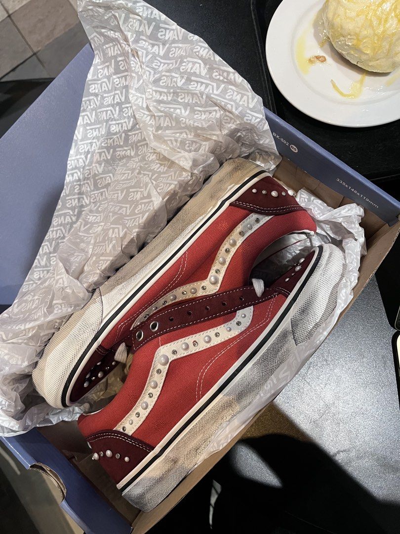 Vans Perlized (Category: Sneakers) located in Cebu City. Submitted by bladeearchive (Listing ID 1466360742, Image 1). Description: vans perlized complete with box 2500 php dm me.