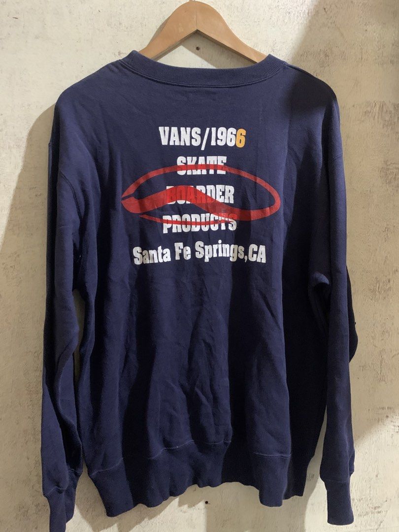 Vans vintage sweatshirt (Category: Activewear) located in Zamboanga. Submitted by totsthrifted (Listing ID 1466527640, Image 2). Description: EXCELLENT CONDITION NO ISSUE SIZE: LARGE PM📩.
