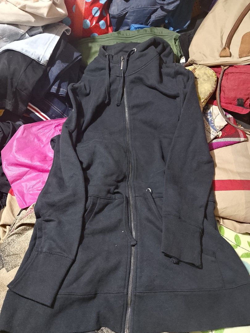Vans working class heroes (Category: Coats, Jackets and Outerwear) located in Surigao. Submitted by joshuabayang (Listing ID 1466459255, Image 2). Description: no issue color rate 9/10 mop gcash mod j&t strictly payment first no reservation no cancellation.