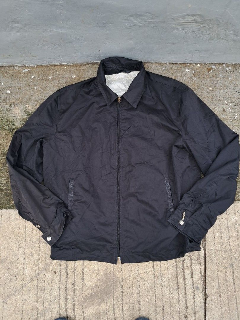 Versace Classic Black Zip-Up Jacket (Category: Coats, Jackets and Outerwear) located in Cebu City. Submitted by chill_zy (Listing ID 1466366610, Image 1). Description: - Brand: Versace Classic - Color: Black with white logo-print inner lining - Closure: Full front zipper with branded hardware - Details: Versace lettering on pocket trim and branded metal snaps - Cuffs: Adjustable button cuffs with classic collar style - Material: Lightweight, dura