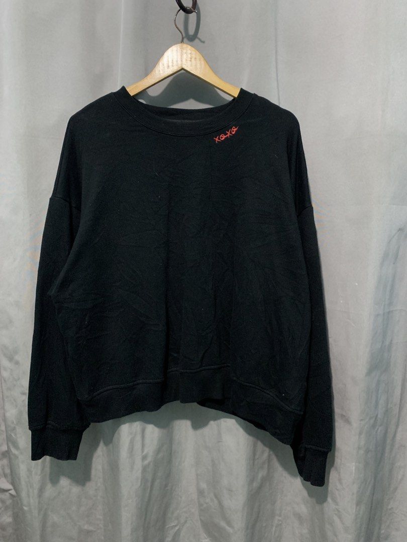 Victoria secret (Category: Longsleeves) located in Bayombong. Submitted by johnestrell315 (Listing ID 1466514483, Image 1). Description: .
