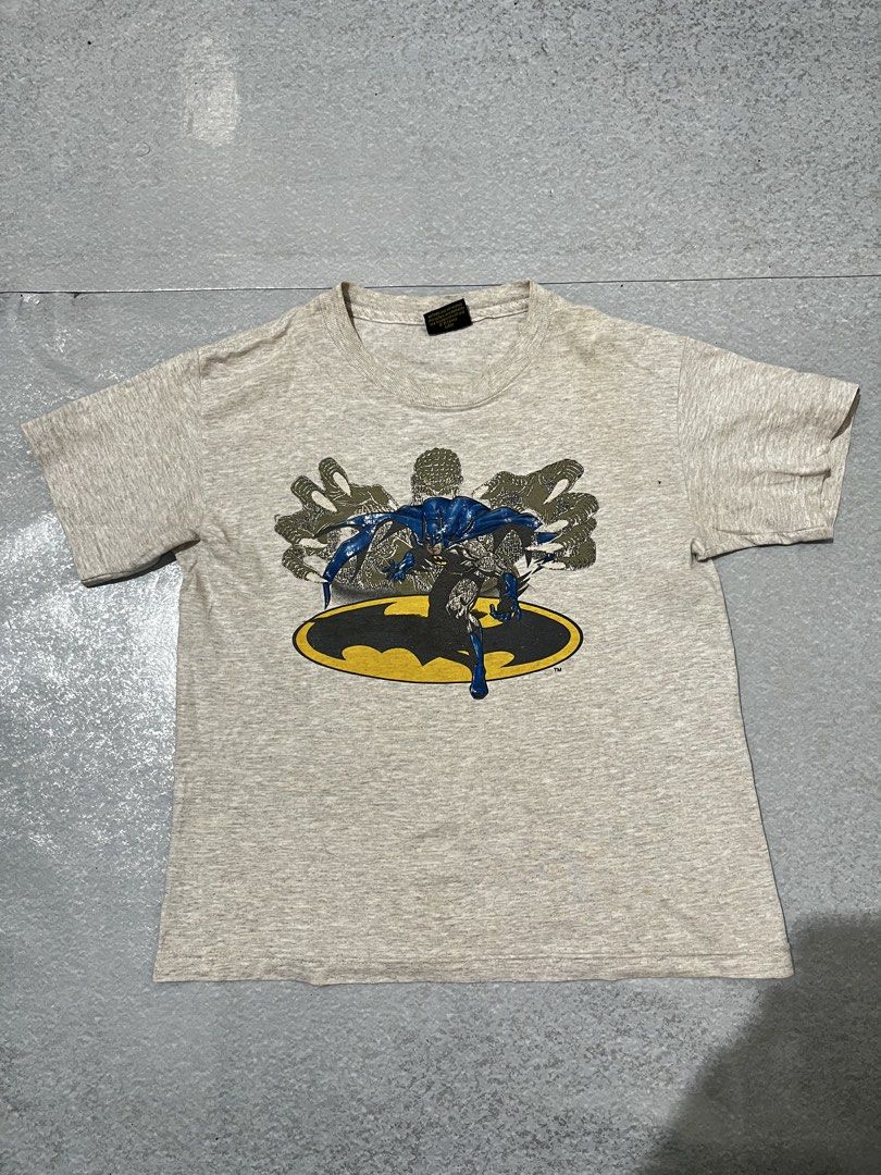 Vintage 2003 Batman Graphic Tee (Category: Tshirts & Polo Shirts ) located in Manila. Submitted by fcaleb022713960 (Listing ID 1466420653, Image 1). Description: - Vintage grey heather Batman t-shirt - Iconic yellow oval logo with action graphic on chest - Classic crew neck and short sleeves - Soft, worn-in cotton feel - W 17 - L 21.