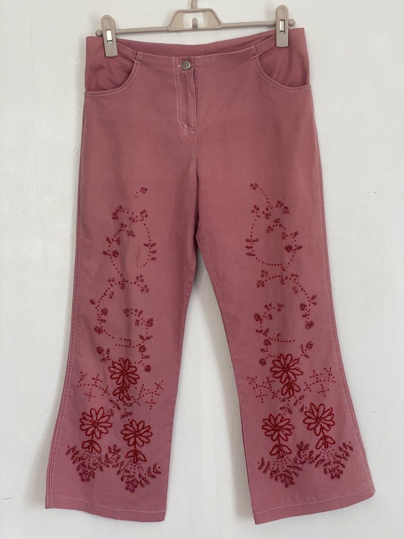 Vintage Atelier Beaded Capri Pants (Category: Other Bottoms) located in Tuguegarao City. Submitted by ziggerryy (Listing ID 1466395017, Image 1). Description: No hole. Minimal loose threads W29-31 L32 Super ganda😍 Strechable and soft material ‼️PASS TO LOWBALLERS‼️.