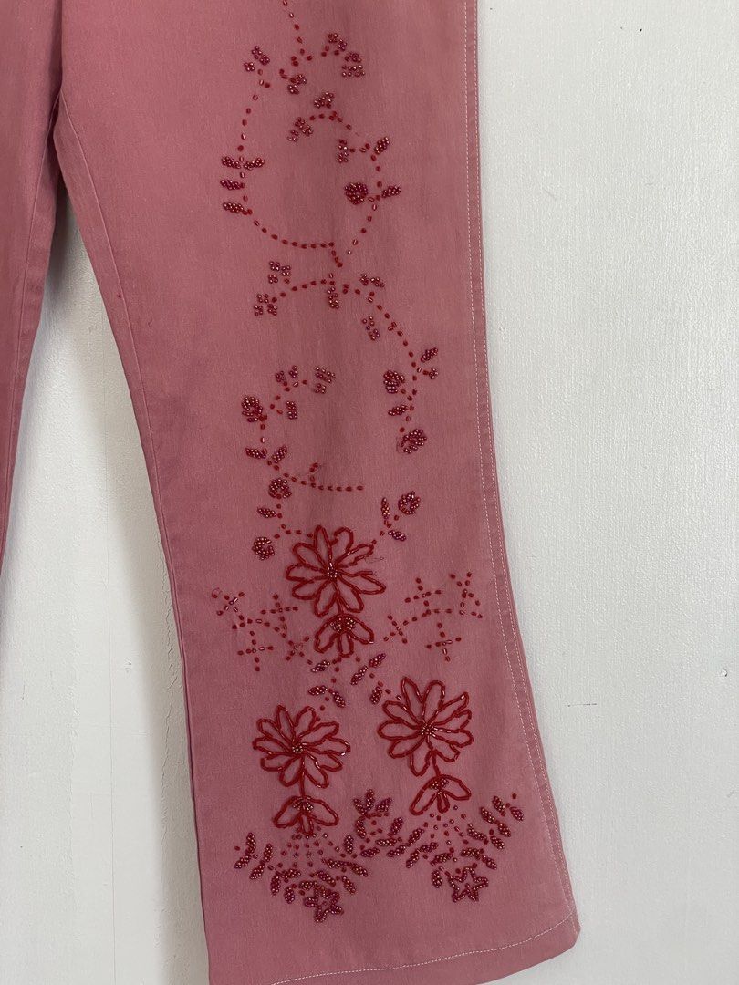 Vintage Atelier Beaded Capri Pants (Category: Other Bottoms) located in Tuguegarao City. Submitted by ziggerryy (Listing ID 1466395017, Image 2). Description: No hole. Minimal loose threads W29-31 L32 Super ganda😍 Strechable and soft material ‼️PASS TO LOWBALLERS‼️.
