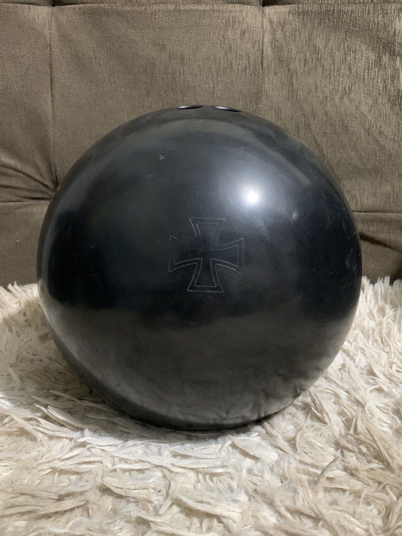 vintage black Jubilee Silver bowling ball (Category: Billiards and Bowling) located in San Fernando. Submitted by ela_angeles.21 (Listing ID 1466502432, Image 3). Description: -good condition -with bag (mahirap lang iclose zipper) -japan surplus .