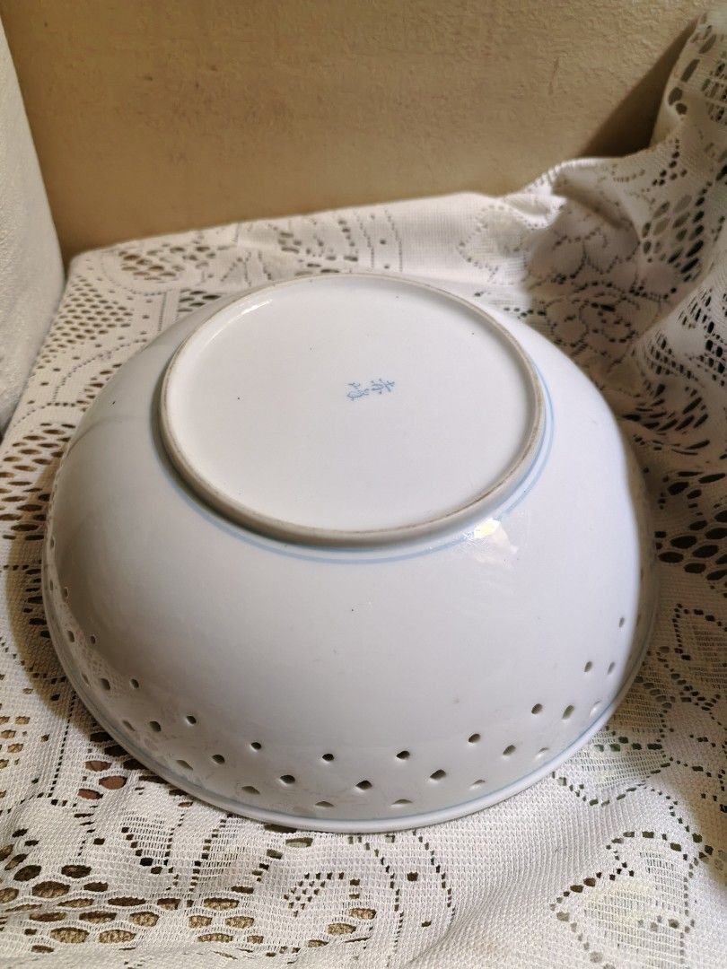 Vintage ceramic bowl 8.5x3" light blue pattern (Category: Dinnerware & Cutlery) located in Manila. Submitted by luckycharm_215 (Listing ID 1466486620, Image 2). Description: used good.