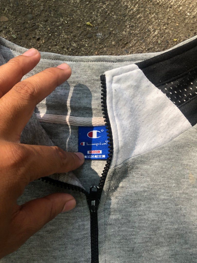 Vintage Champion Quarter Zip (Category: Coats, Jackets and Outerwear) located in Maria Aurora. Submitted by kylerikathriftshop101010 (Listing ID 1466510796, Image 3). Description: 25 w 26.5 .