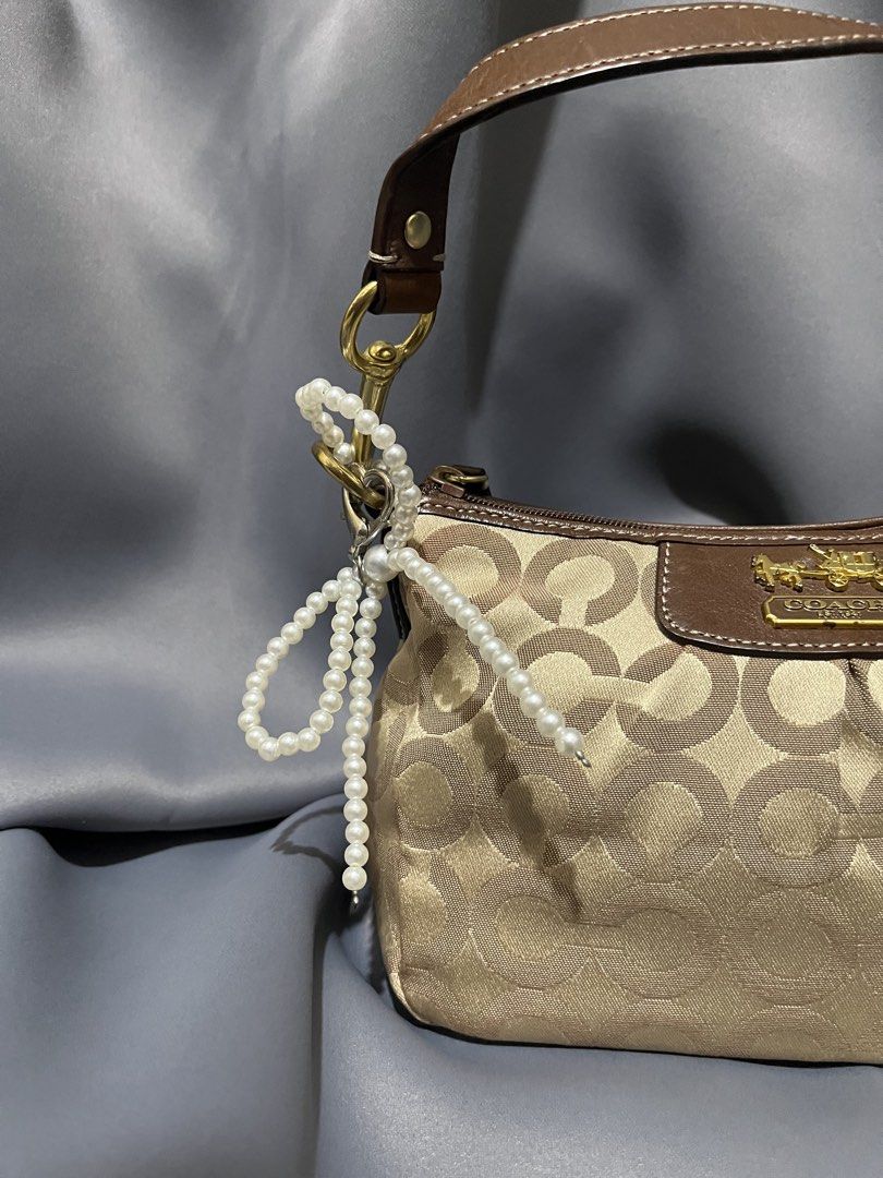 Vintage Coach Killybag (Category: Luxury Bags & Wallets) located in Davao. Submitted by harryybane90592 (Listing ID 1466423106, Image 2). Description: .