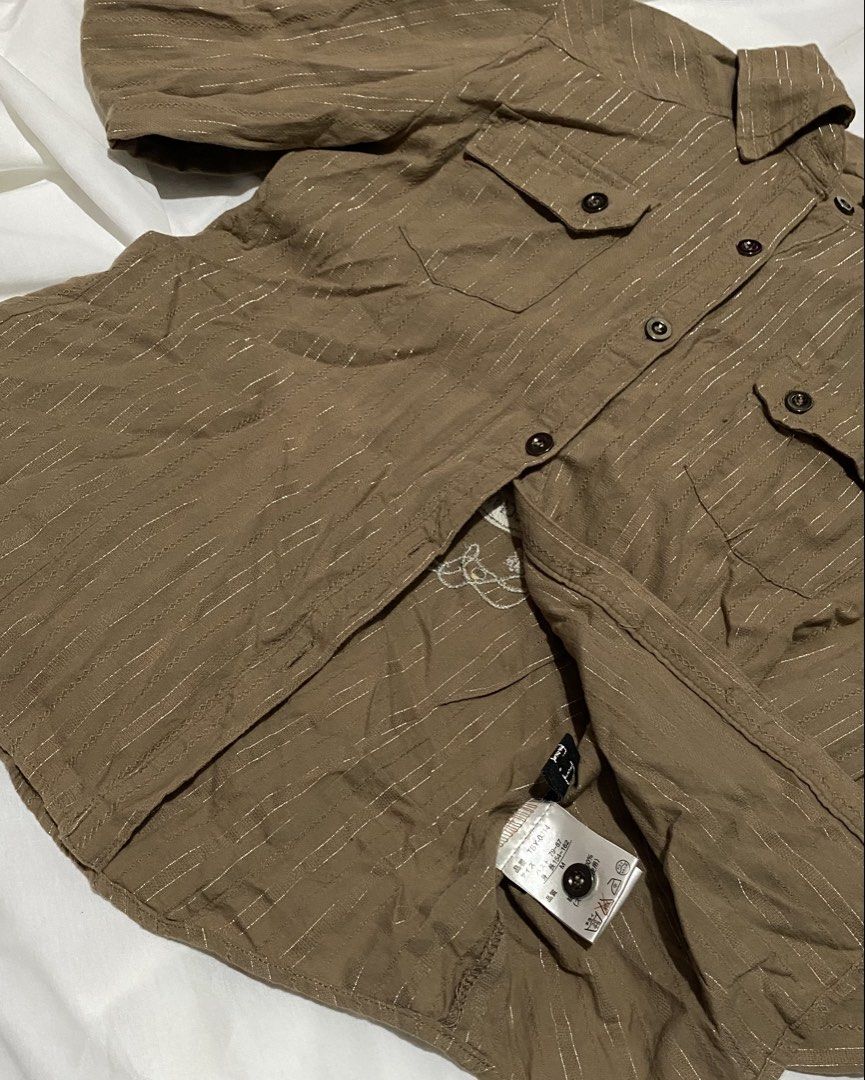 VINTAGE GERMAN GRAPHIC BUTTON-DOWN (Category: Longsleeves) located in Pasig City. Submitted by thriftbycelle (Listing ID 1466396772, Image 2). Description: a pinstriped brown base with a huge vintage German brewery crest embroidered on the back (Düsseldorfer Altbier vibe). super unique Y2K/gorpcore layer! 𐙚 Brand: U.T.D 𐙚 Size: Tagged M 𐙚 Condition: 9/10 (pristine back embroidery) 𐙚 Price: ₱230 📩 DM to claim First to claim & pay gets it ♡.