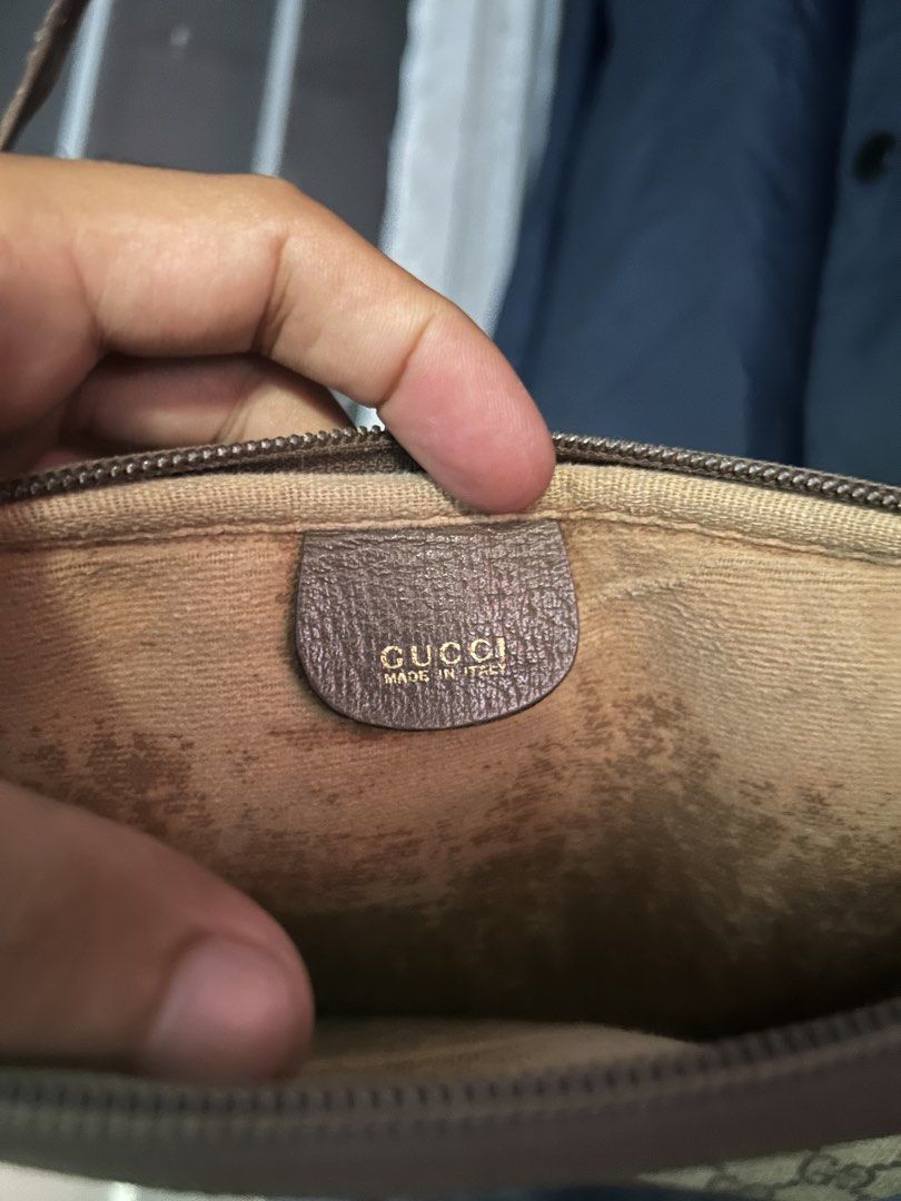 Vintage Gucci (Category: Luxury Bags & Wallets) located in Angeles City. Submitted by reyhermano07 (Listing ID 1466512022, Image 2). Description: Vintage Gucci Size. Small pasok wallet cellphone Good Condition.