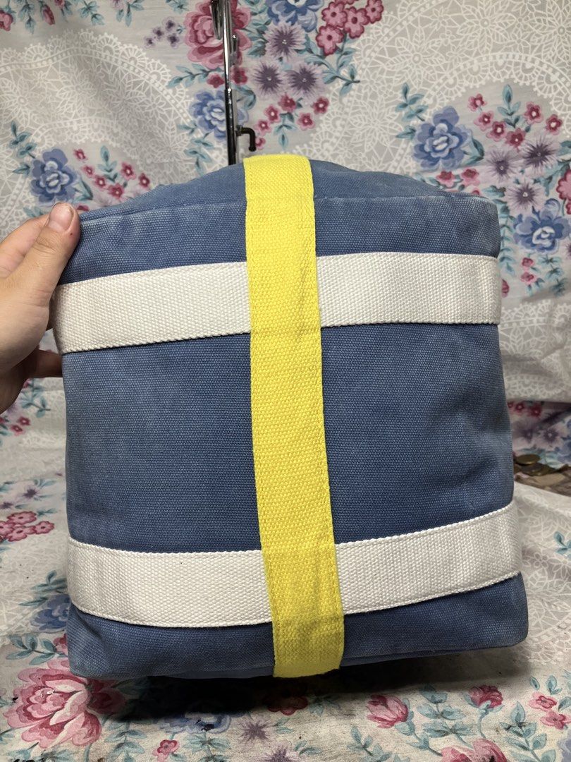 VINTAGE LACOSTE MINI CANVAS TOTE BAG (Category: Tote Bags) located in General Mariano Alvarez. Submitted by adonid (Listing ID 1466384307, Image 3). Description: VINTAGE LACOSTE MINI CANVAS TOTE BAG GOOD CONDITION NORMAL SIGN OF USAGE ONLY.