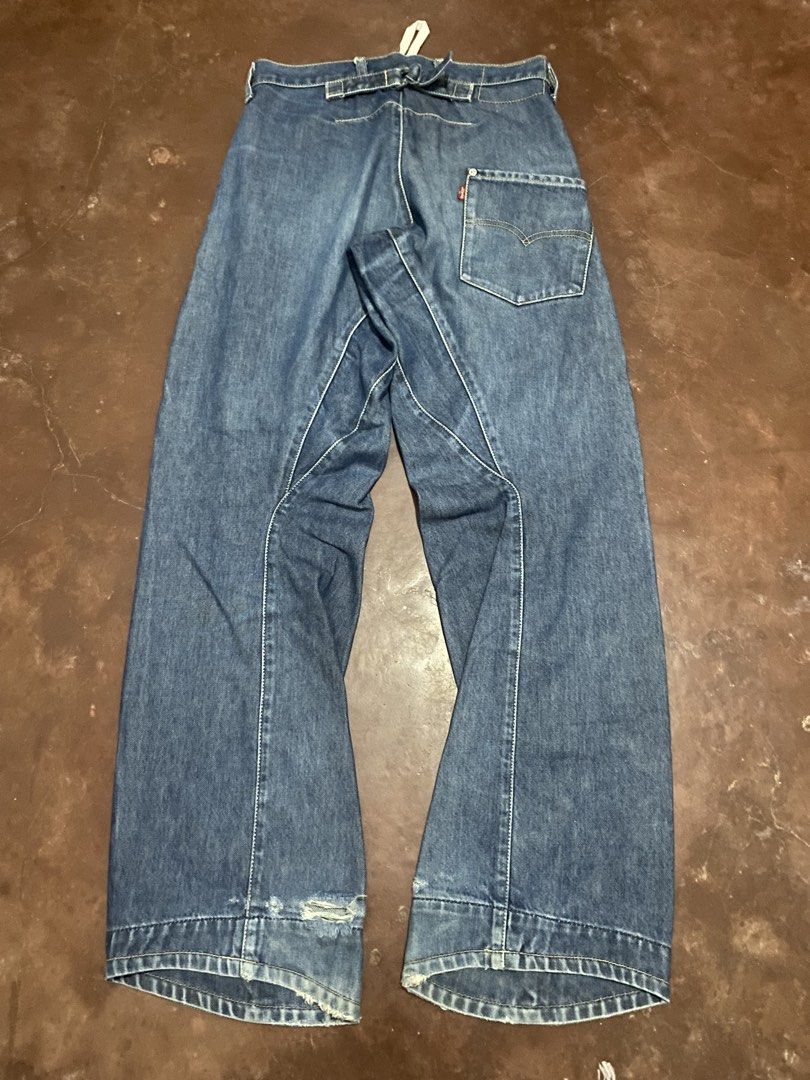Vintage Levi’s Engineered Buckle Back Bootcut (Category: Jeans) located in Malita. Submitted by ronnyboi (Listing ID 1466563218, Image 1). Description: Bootcut W:29 L:40 T:11.5 H:9 Mine:2200.