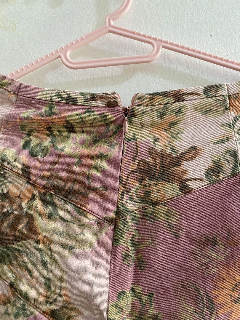 Vintage Midi Skirt (Category: Skirts) located in Cavite. Submitted by renjamore (Listing ID 1466362259, Image 3). Description: midi skirt with vintage floral print, back zipper thrifted online, fits sizes s-m no issues, worn once for a birthday dm for more inquiries :D.